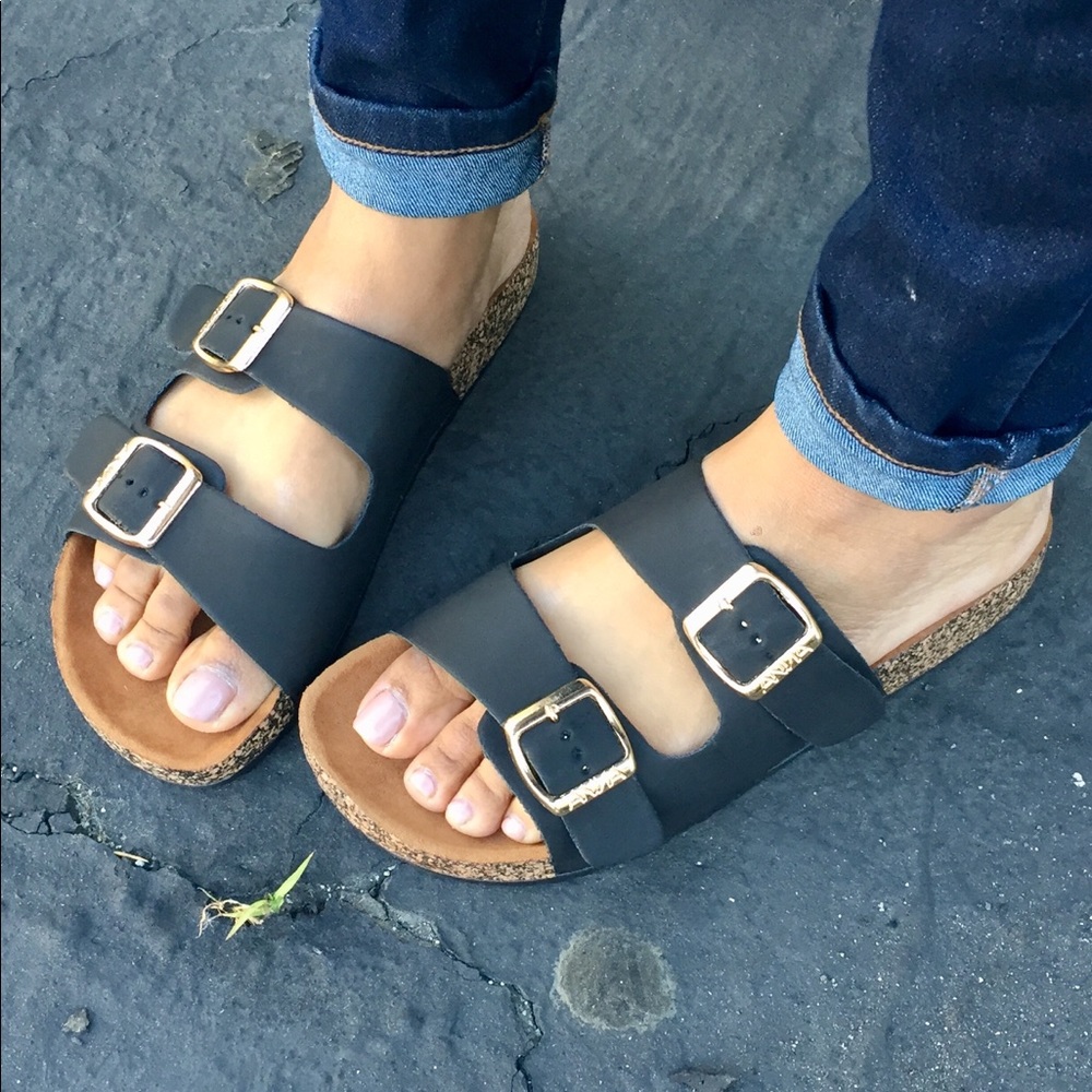 Double  strap buckle sandal in black - Picture 4 of 6